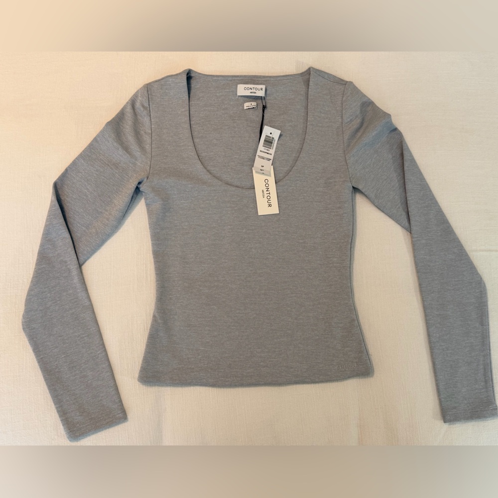 New w/ tags! Aritzia Contour Scoopneck longsleeve top in  heather chrome.
